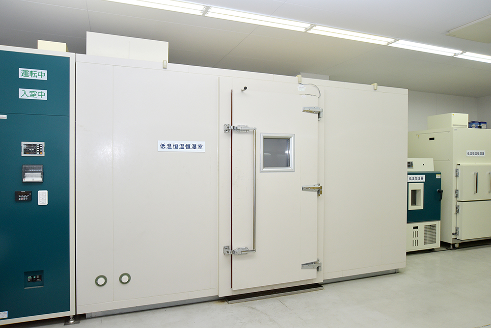 低温恒温恒湿室（大）、低温恒温恒湿器（小）、冷熱衝撃試験器